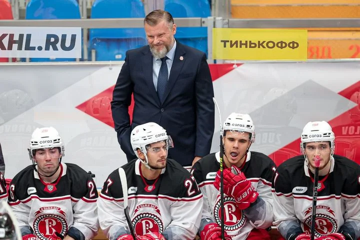 Дмитрий Рябыкин после 0:2 с «Куньлунем»: «Хочется обратить внимание на очень плохое качество льда, давно такого не было» Дмитрий Рябыкин после 0:2 с «Куньлунем»: «Хочется обратить внимание на очень плохое качество льда, давно такого не было»