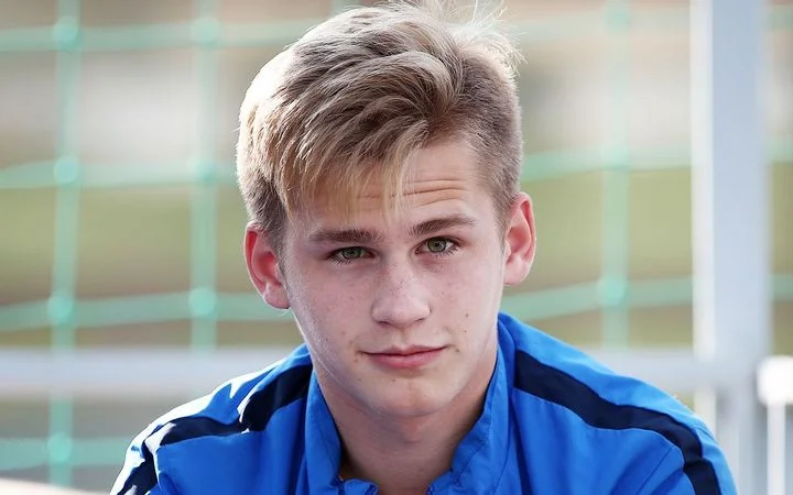 17-летнему полузащитнику «Крыльев Советов» в легкое попала трава. Его увезли в реанимацию 17-летнему полузащитнику «Крыльев Советов» в легкое попала трава. Его увезли в реанимацию