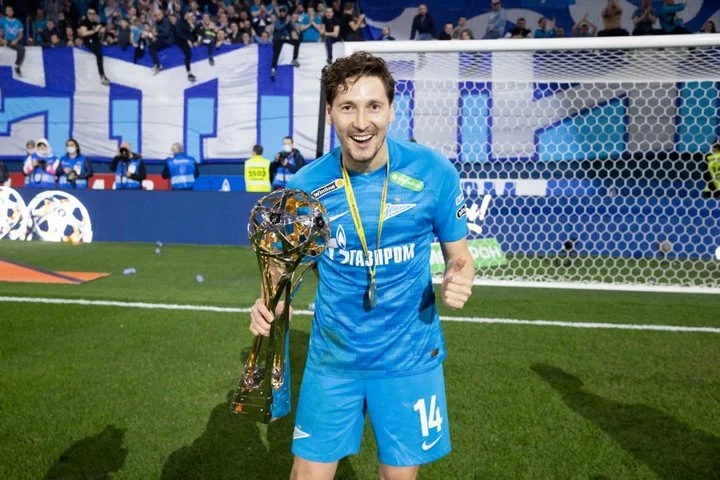 «Зенит» попрощался с Далером Кузяевым, который перешел во французский «Гавр» «Зенит» попрощался с Далером Кузяевым, который перешел во французский «Гавр»