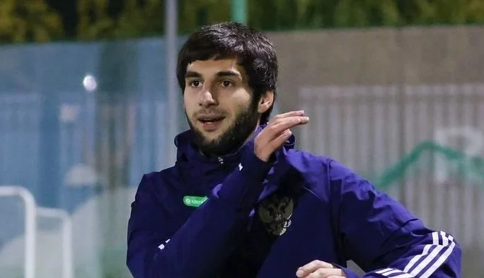 «Урал» продал Адамова в «Зенит» за 5 млн евро, и это клубный рекорд. У каждого клуба РПЛ есть особый трансфер «Урал» продал Адамова в «Зенит» за 5 млн евро, и это клубный рекорд. У каждого клуба РПЛ есть особый трансфер