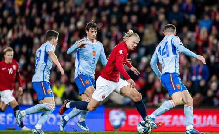 Даниэль Карвахаль об игре против Холанда: «Похвалите центральных защитников Испании – они проделали превосходную работу» Даниэль Карвахаль об игре против Холанда: «Похвалите центральных защитников Испании – они проделали превосходную работу»