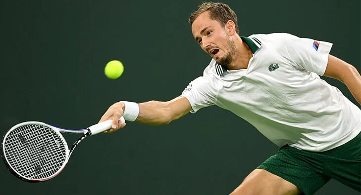 Медведев проиграл Синнеру в четвертьфинале US Open Медведев проиграл Синнеру в четвертьфинале US Open