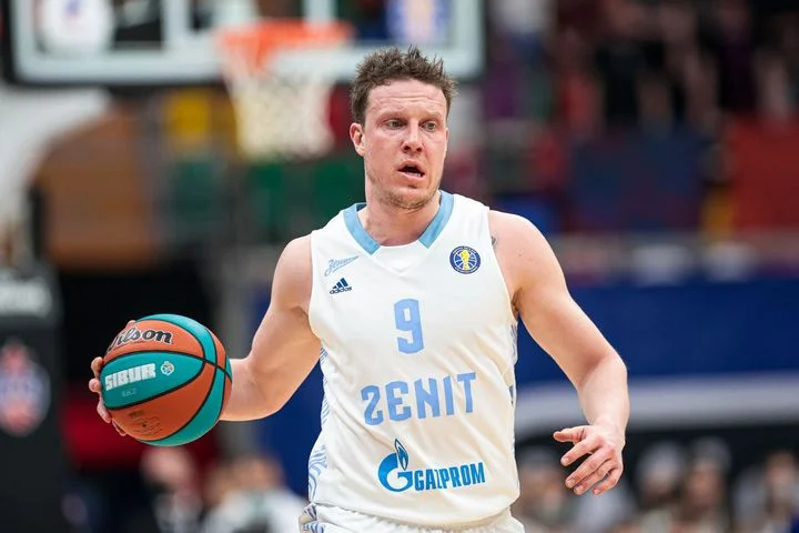 Гендиректор БК «Зенит»: «Дмитрий Кулагин нас выручил в прошедшем чемпионате, взяв на себя роль основного разыгрывающего с первых же игр» Гендиректор БК «Зенит»: «Дмитрий Кулагин нас выручил в прошедшем чемпионате, взяв на себя роль основного разыгрывающего с первых же игр»