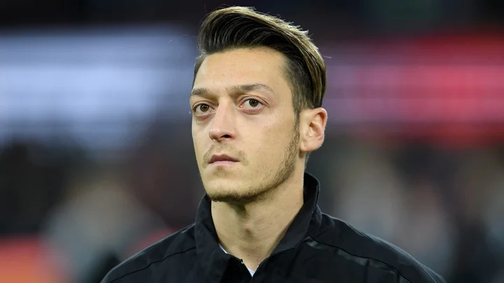 Месут Озил: «После вдумчивых размышлений я объявляю о своем немедленном уходе из профессионального футбола» Месут Озил: «После вдумчивых размышлений я объявляю о своем немедленном уходе из профессионального футбола»