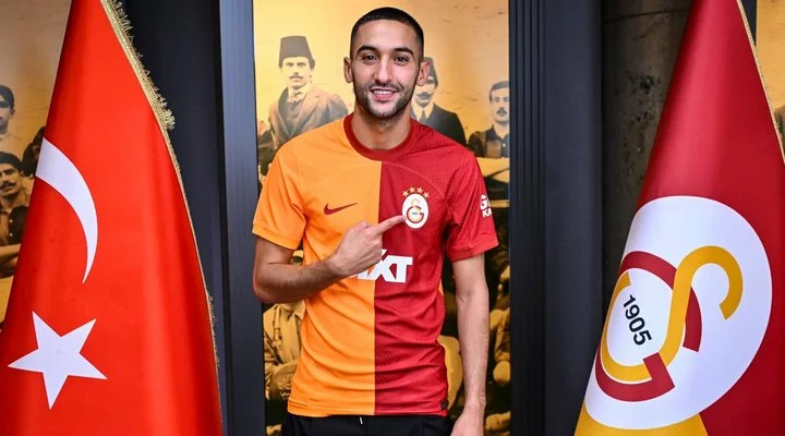 Хаким Зиеш подписал с «Галатасараем» контракт на один сезон Хаким Зиеш подписал с «Галатасараем» контракт на один сезон