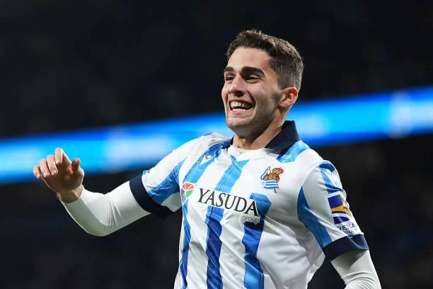 В «Реал Сосьедад» заявили, что Захарян сам захотел изменить свой игровой номер В «Реал Сосьедад» заявили, что Захарян сам захотел изменить свой игровой номер