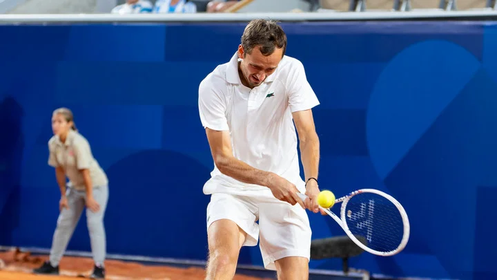 Даниил Медведев не смог выйти в четвертьфинал олимпийского турнира в Париже, уступив Оже-Альяссиму Даниил Медведев не смог выйти в четвертьфинал олимпийского турнира в Париже, уступив Оже-Альяссиму