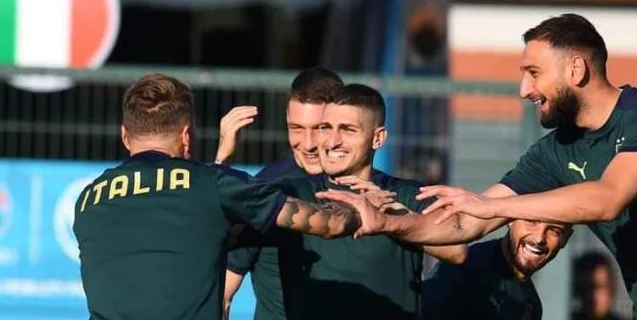 Верратти о Доннарумме: «Он сожалеет об ошибке в игре с «Реалом», но не забывайте о Евро. Он один из лучших в мире» Верратти о Доннарумме: «Он сожалеет об ошибке в игре с «Реалом», но не забывайте о Евро. Он один из лучших в мире»