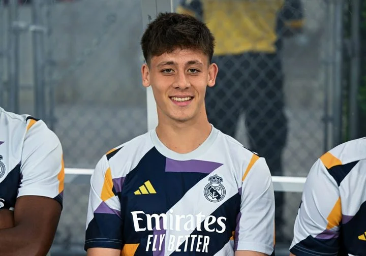 Карло Анчелотти: «Мяч влюблен в Арду Гюлера, это очевидно» Карло Анчелотти: «Мяч влюблен в Арду Гюлера, это очевидно»