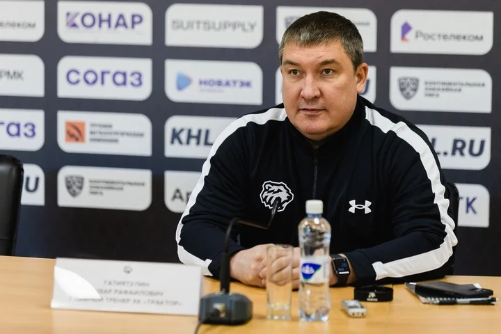 Анвар Гатиятулин о 3:2 с «Амуром»: «Когда повели в счете во втором периоде, чуть неправильно сыграли в позиционной обороне» Анвар Гатиятулин о 3:2 с «Амуром»: «Когда повели в счете во втором периоде, чуть неправильно сыграли в позиционной обороне»