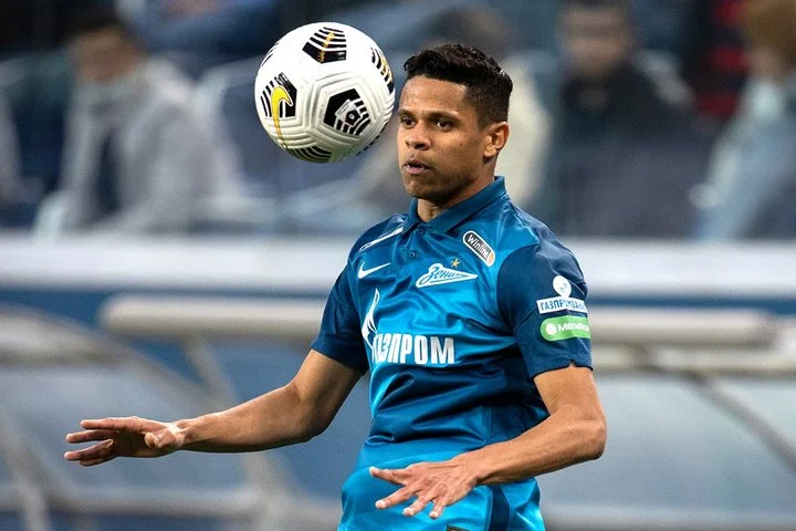 Защитник «Зенита» Дуглас Сантос: «Игра с «Краснодаром» будет важной. Нам хочется вернуться на желанную первую строчку» Защитник «Зенита» Дуглас Сантос: «Игра с «Краснодаром» будет важной. Нам хочется вернуться на желанную первую строчку»