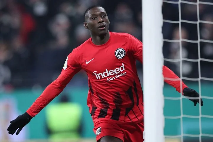 «Манчестер Юнайтед» готов купить форварда «Айнтрахта» Рандаля Коло-Муани «Манчестер Юнайтед» готов купить форварда «Айнтрахта» Рандаля Коло-Муани