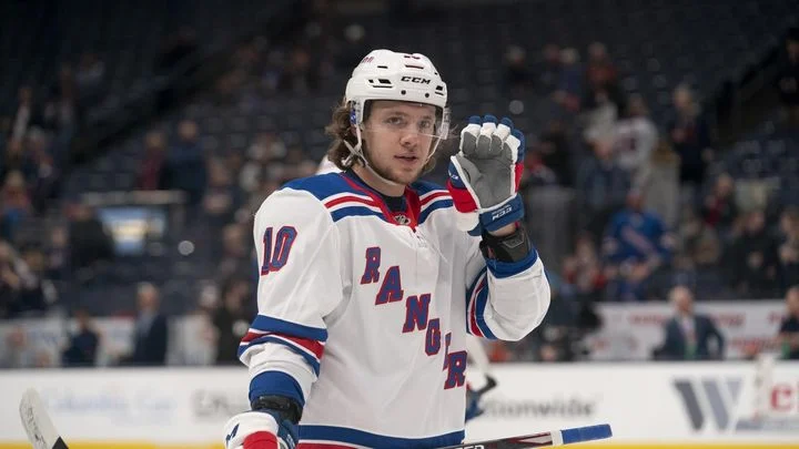 Александр Кожевников об обмене Панарина: «Артемий – мастер. Проблем с игрой в другом клубе у него точно не будет» Александр Кожевников об обмене Панарина: «Артемий – мастер. Проблем с игрой в другом клубе у него точно не будет»