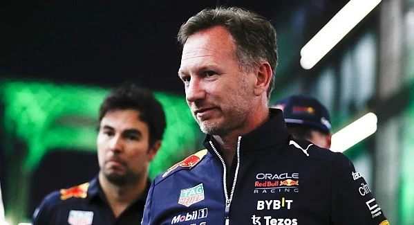 Хорнер после Гран-при Баку: «Не ожидали, что инцидент с де Врисом приведет к появлению на трассе машины безопасности»