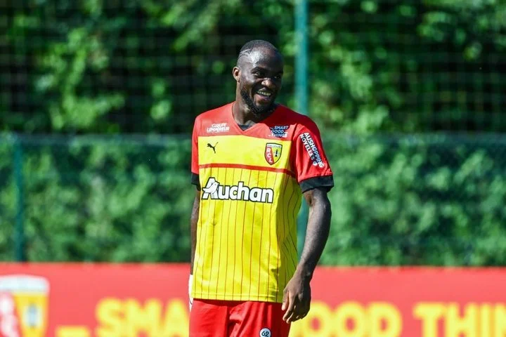 Спортивный директор «Ланса» Флоран Гизольфи: «Я знаю, что агенты Ганаго ведут переговоры со «Спартаком». Но клуб пока не сделал нам официальное предложение» Спортивный директор «Ланса» Флоран Гизольфи: «Я знаю, что агенты Ганаго ведут переговоры со «Спартаком». Но клуб пока не сделал нам официальное предложение»