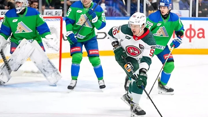 Анвар Гатиятулин проиграл первый матч во главе «Ак Барса», уступив «Салавату Юлаеву» Анвар Гатиятулин проиграл первый матч во главе «Ак Барса», уступив «Салавату Юлаеву»