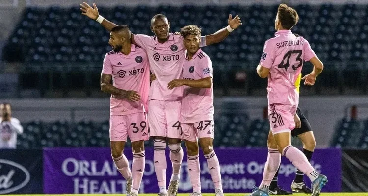 Владелец «Интера Майами» о подписании Месси и Бускетса: «Это говорит о том, что мы открыли новые главы для спорта в США» Владелец «Интера Майами» о подписании Месси и Бускетса: «Это говорит о том, что мы открыли новые главы для спорта в США»