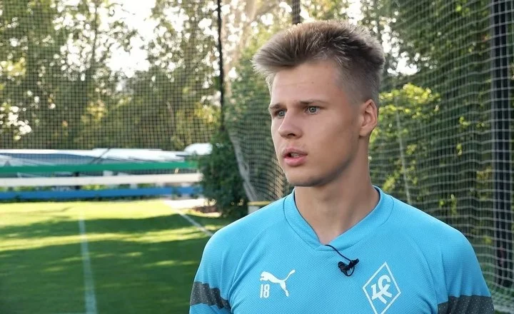 Хавбек «Крыльев» Артем Соколов: «Факел» – боевитая команда, легко точно не будет» Хавбек «Крыльев» Артем Соколов: «Факел» – боевитая команда, легко точно не будет»