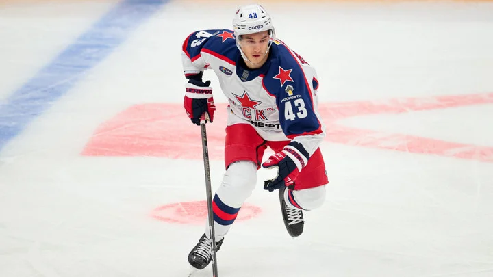 Руслан Исхаков: «В НХЛ у тебя очень мало времени на игру с шайбой. В КХЛ чуть больше времени, можно не торопиться и не суетиться» Руслан Исхаков: «В НХЛ у тебя очень мало времени на игру с шайбой. В КХЛ чуть больше времени, можно не торопиться и не суетиться»