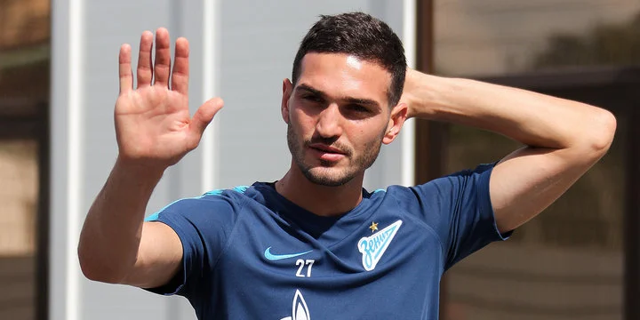 Магомед Оздоев: «Решение уйти из «Зенита» никогда не будет ошибкой. Это был вопрос поиска новой мотивации. Роли Семака в моем уходе нет» Магомед Оздоев: «Решение уйти из «Зенита» никогда не будет ошибкой. Это был вопрос поиска новой мотивации. Роли Семака в моем уходе нет»