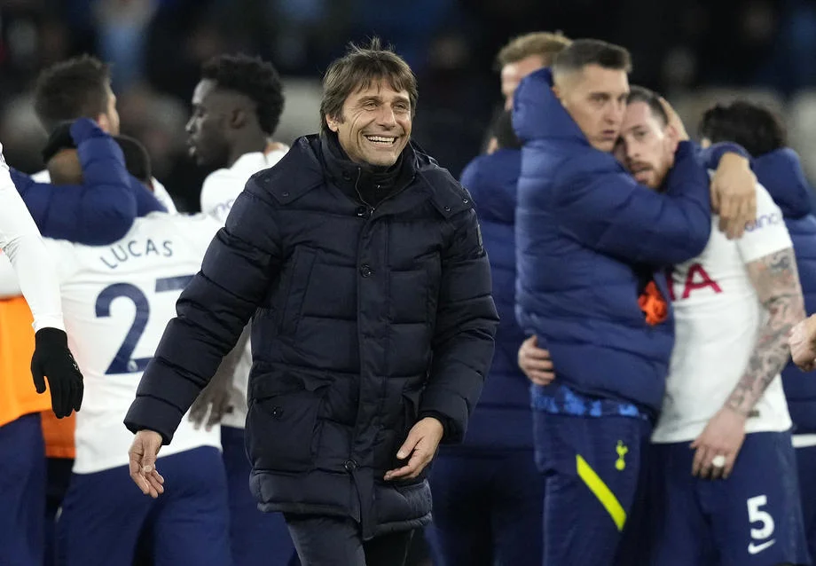 «Тоттенхэм» на выезде разгромил «Лидс» «Тоттенхэм» на выезде разгромил «Лидс»