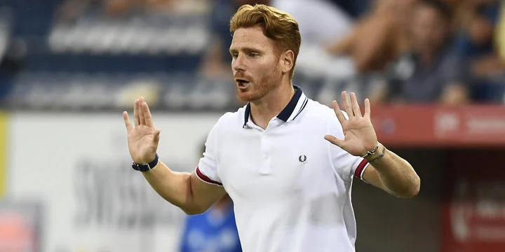 Александр Мостовой про антирекорд Абаскаля: «Не слежу за людьми, которые в футболе по объявлению» Александр Мостовой про антирекорд Абаскаля: «Не слежу за людьми, которые в футболе по объявлению»