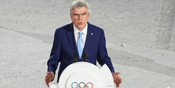 Колобков: Бах заметает проблему под ковер, обвиняя Россию в гендерном скандале Колобков: Бах заметает проблему под ковер, обвиняя Россию в гендерном скандале