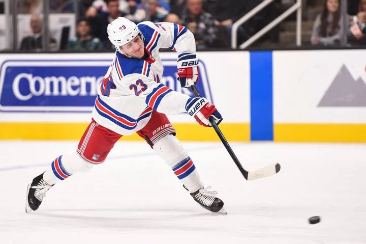 Защитник «Рейнджерс» Адам Фокс: «Мы весь год занимали первое место в лиге – очевидно, думали, что можем выиграть и Кубок Стэнли» Защитник «Рейнджерс» Адам Фокс: «Мы весь год занимали первое место в лиге – очевидно, думали, что можем выиграть и Кубок Стэнли»