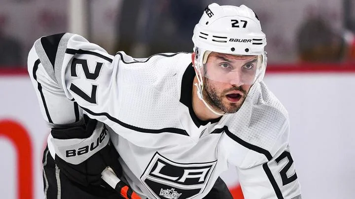 Защитник «Вегаса» об Овечкине: «Люди приходят на хоккей, чтобы посмотреть конкретно на него» Защитник «Вегаса» об Овечкине: «Люди приходят на хоккей, чтобы посмотреть конкретно на него»