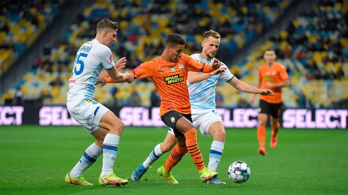 Футбольное первенство Украины приостановлено из-за военного положения в стране Футбольное первенство Украины приостановлено из-за военного положения в стране