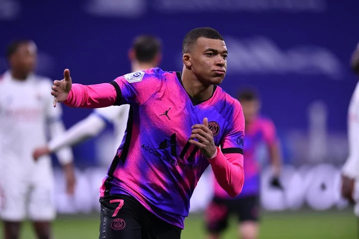 Уэйн Руни: «Если Мбаппе хочет выйти на уровень Месси и Роналду, ему нужно перейти в «Манчестер Юнайтед» или «Реал» Уэйн Руни: «Если Мбаппе хочет выйти на уровень Месси и Роналду, ему нужно перейти в «Манчестер Юнайтед» или «Реал»