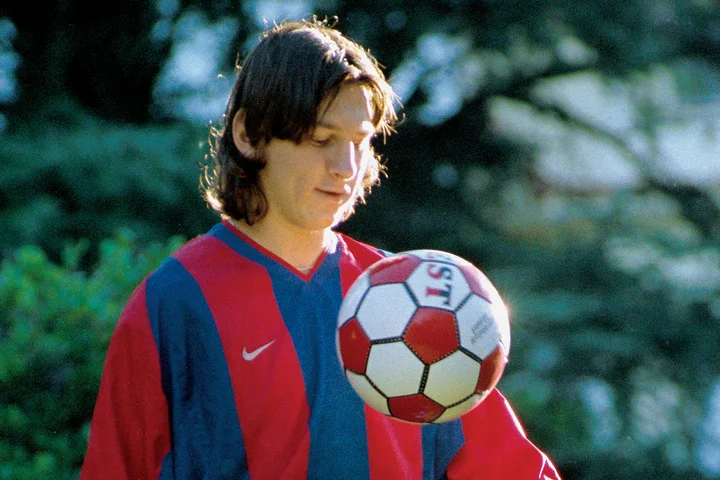 Гильермо Абаскаль: «Помню матч молодежных команд «Севильи» и «Барселоны». 16-летний Месси вышел после перерыва и забил четыре» Гильермо Абаскаль: «Помню матч молодежных команд «Севильи» и «Барселоны». 16-летний Месси вышел после перерыва и забил четыре»