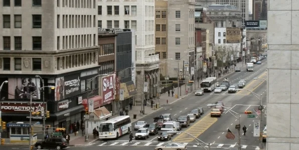 Мисюль: в Ньюарке люди на лавочках под мостами спят, много темнокожих Мисюль: в Ньюарке люди на лавочках под мостами спят, много темнокожих