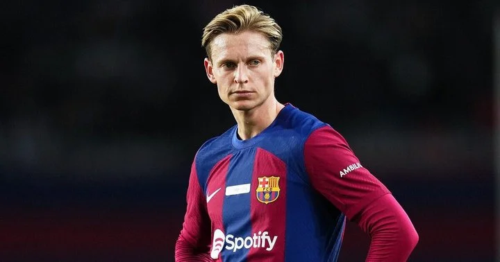 Френки де Йонг отказался продлевать контракт с «Барселоной» Френки де Йонг отказался продлевать контракт с «Барселоной»