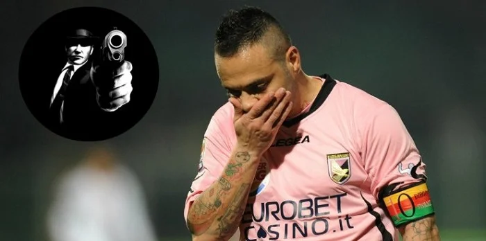 Футболисты и мафия. Микколи, Аньелли и любимцы Неаполя Футболисты и мафия. Микколи, Аньелли и любимцы Неаполя