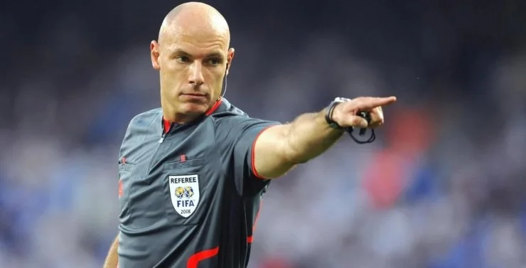 Судьи испортили борьбу за титул. Команда Уэбба убивает сезон в АПЛ Судьи испортили борьбу за титул. Команда Уэбба убивает сезон в АПЛ