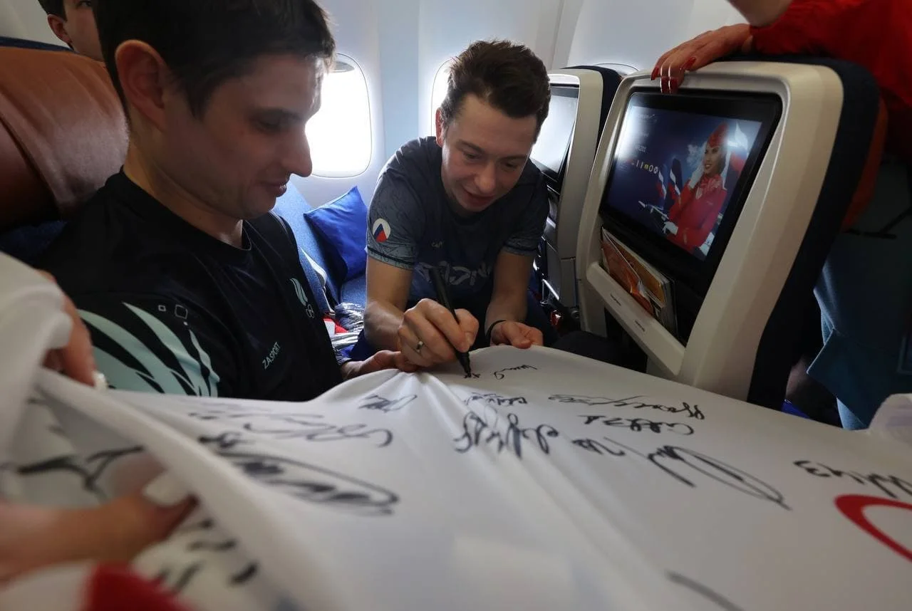 Самолет с российскими олимпийцами приземлился в Шереметьево Самолет с российскими олимпийцами приземлился в Шереметьево