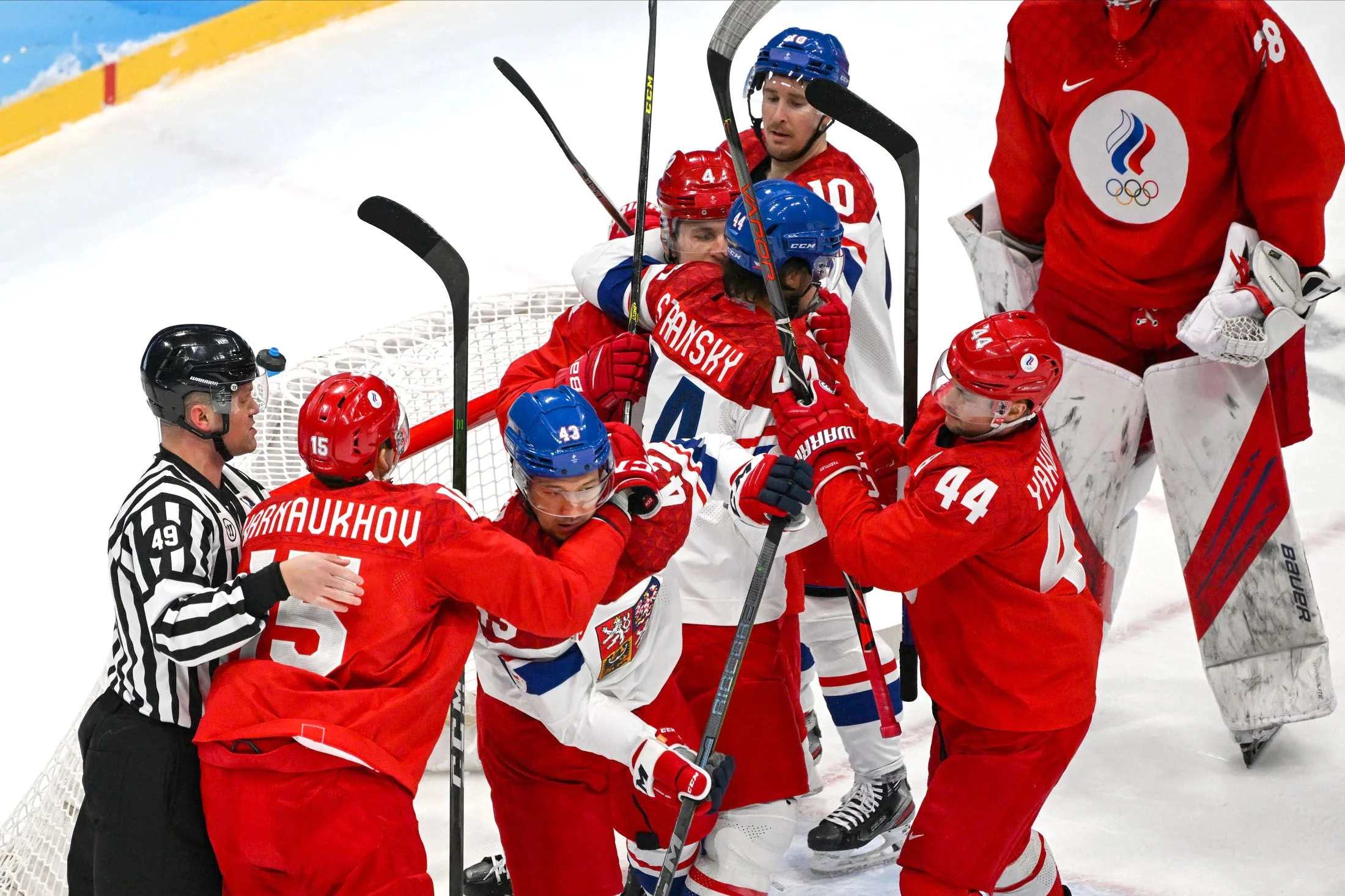 Хоккеист Чибисов обвинил чехов в провокациях после поражения России на Олимпиаде Хоккеист Чибисов обвинил чехов в провокациях после поражения России на Олимпиаде