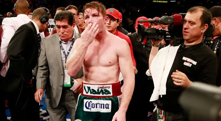 Канело победил Мунгуйю единогласным решением судей