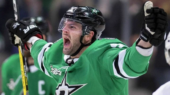 Вячеслав Быков: «Я очень рад возвращению Радулова в КХЛ. Добро пожаловать на родину, монстр!» Вячеслав Быков: «Я очень рад возвращению Радулова в КХЛ. Добро пожаловать на родину, монстр!»