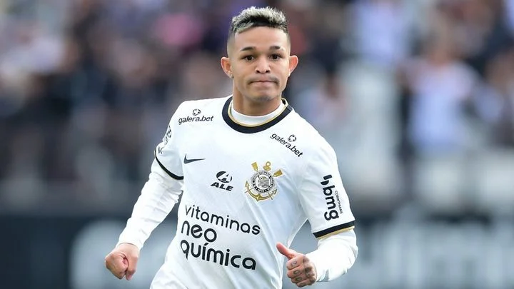 Хавбек «Коринтианса» Адсон может продолжить карьеру в «Зените» Хавбек «Коринтианса» Адсон может продолжить карьеру в «Зените»