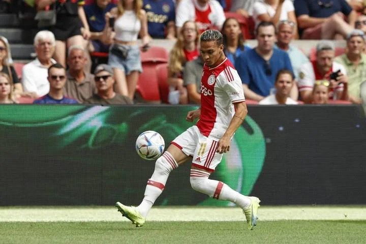 Антони перешел из «Аякса» в МЮ за 100 млн евро с учетом бонусов Антони перешел из «Аякса» в МЮ за 100 млн евро с учетом бонусов