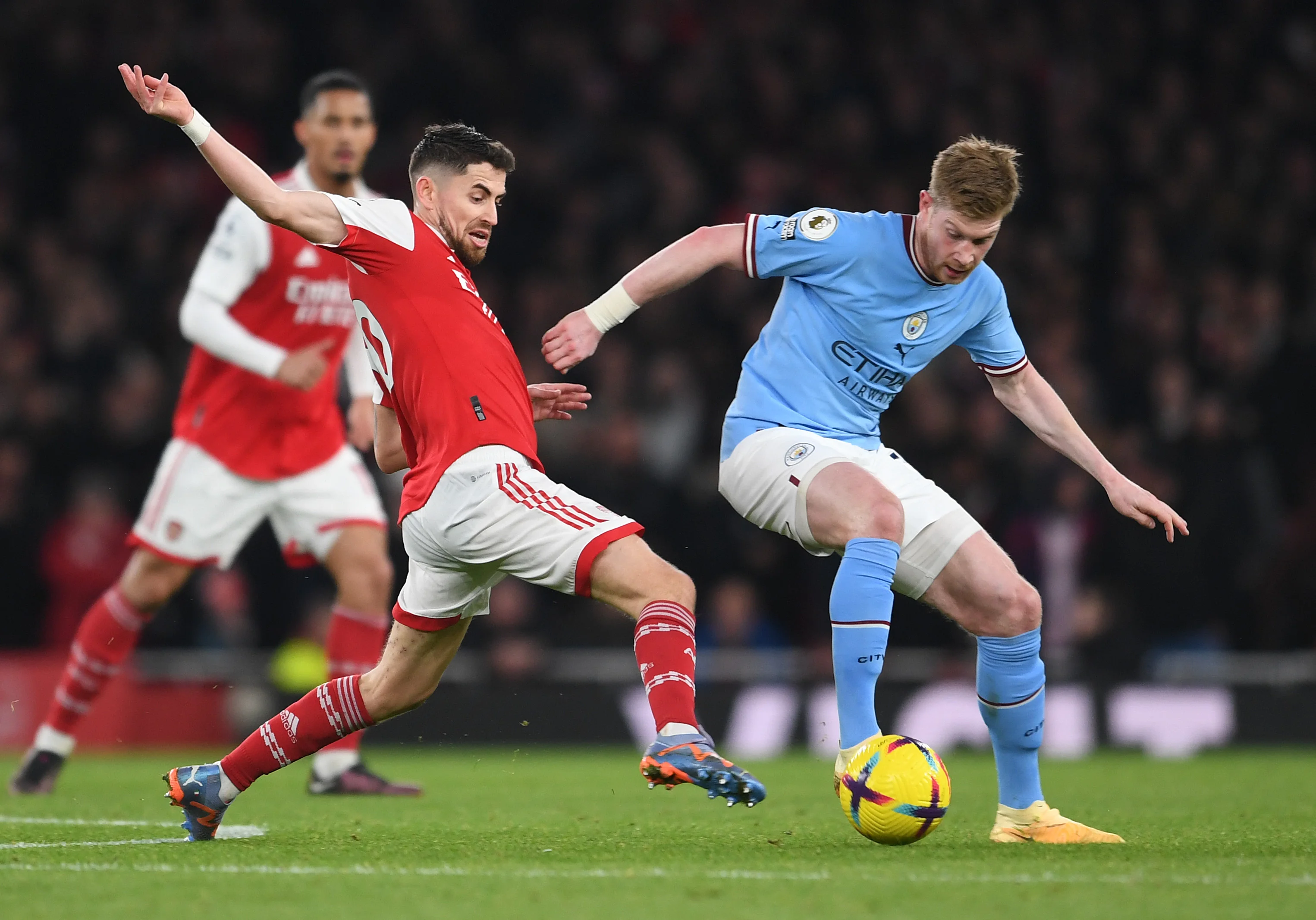 Кевин де Брюйне оформил дубль в матче с «Арсеналом» Кевин де Брюйне оформил дубль в матче с «Арсеналом»