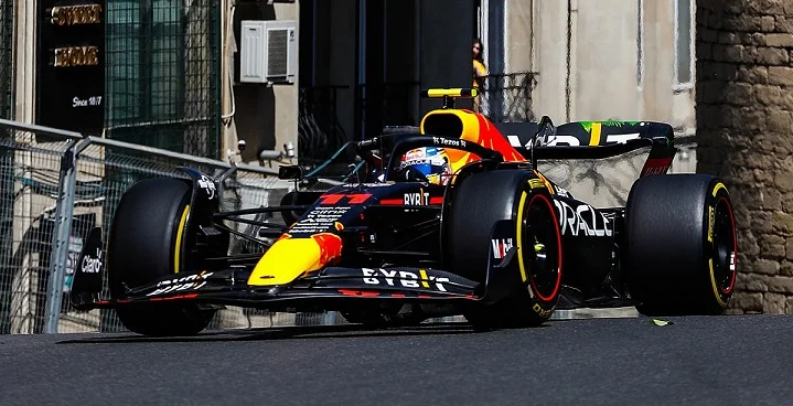 Перес опередил Леклера на первом круге Гран-при Баку