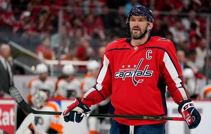 Александр Овечкин лидирует в гонке снайперов Александр Овечкин лидирует в гонке снайперов