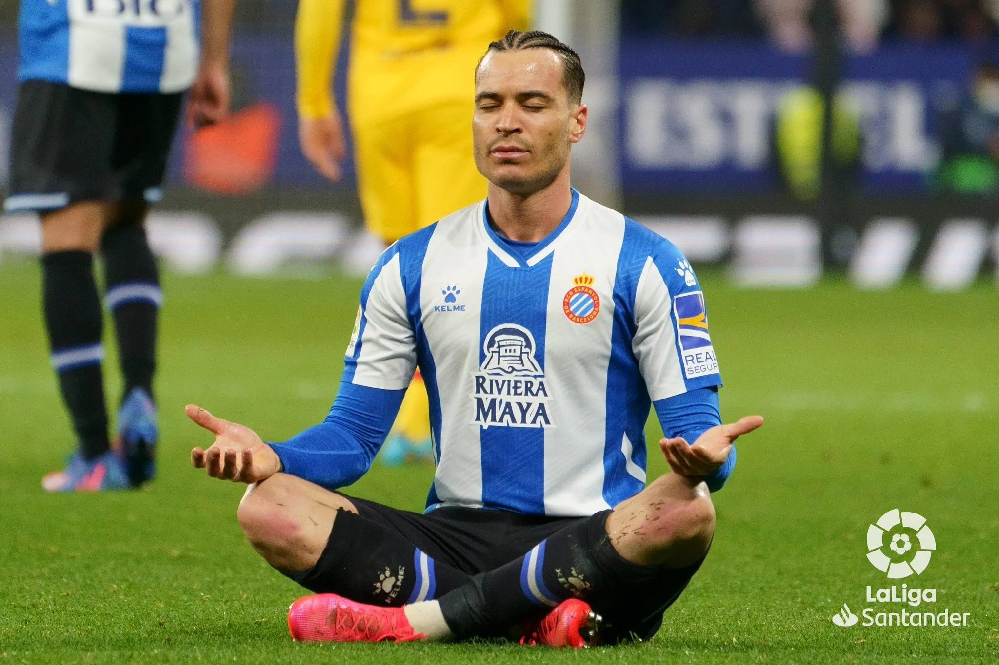 «Эспаньол» в каталонском дерби сыграл вничью с «Барселоной» «Эспаньол» в каталонском дерби сыграл вничью с «Барселоной»