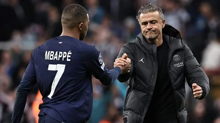 Кристоф Дюгарри: «Впервые в ПСЖ у тренера хватило яиц убрать Мбаппе» Кристоф Дюгарри: «Впервые в ПСЖ у тренера хватило яиц убрать Мбаппе»