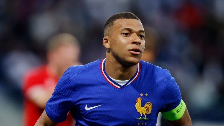 Килиан Мбаппе: «Евро – очень сложный турнир, как с точки зрения тактики, так и с точки зрения интенсивности игры» Килиан Мбаппе: «Евро – очень сложный турнир, как с точки зрения тактики, так и с точки зрения интенсивности игры»