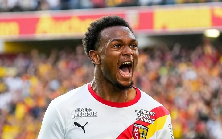 «Милан» интересуется форвардом «Ланса» Лои Опенда «Милан» интересуется форвардом «Ланса» Лои Опенда