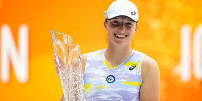 Швёнтек обыграла Осаку в финале турнира в Майами Швёнтек обыграла Осаку в финале турнира в Майами